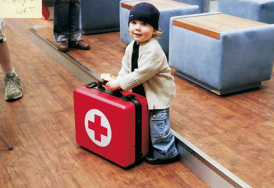 BRK - Erste Hilfe Koffer mit Kind (Werbebild)